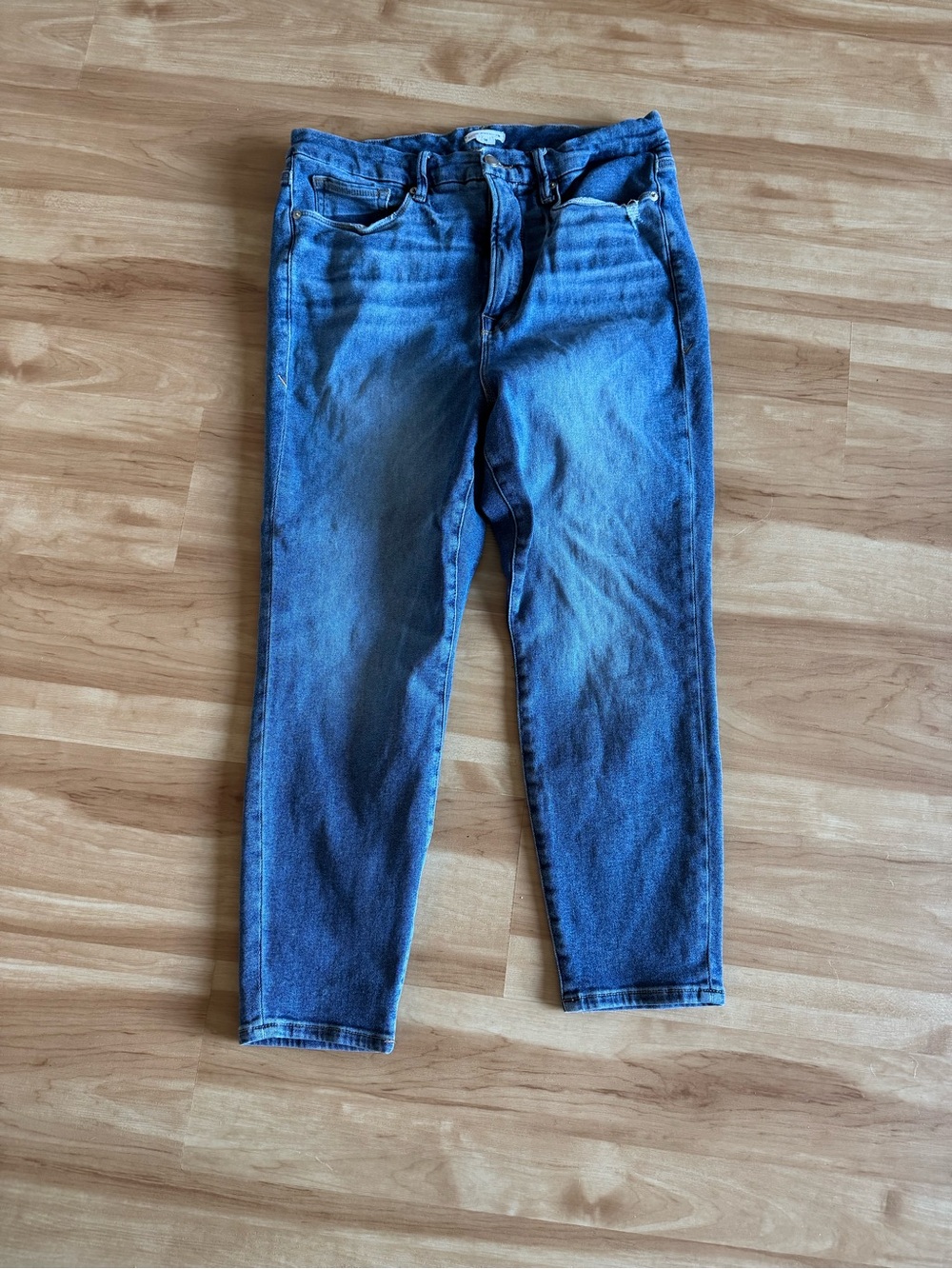 Good American Medium Wash Straight Leg Jeans